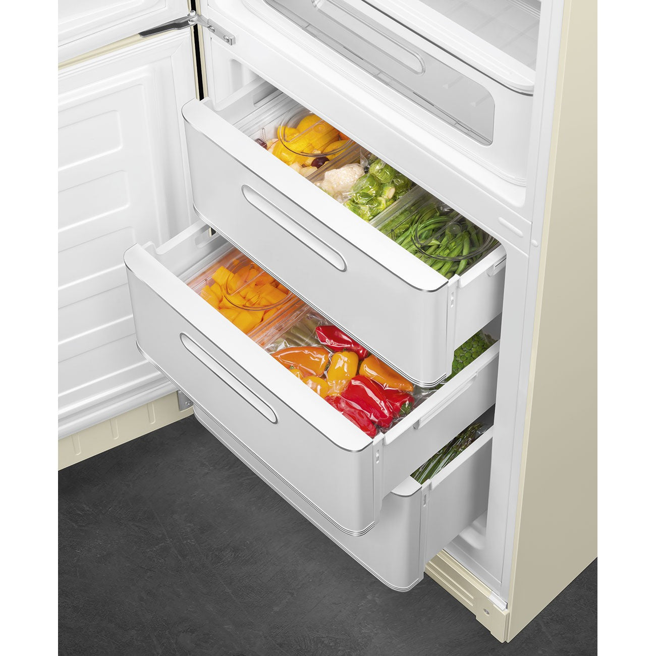 Tủ lạnh 2 ngăn SMEG FAB32LCR5 màu kem cánh trái
