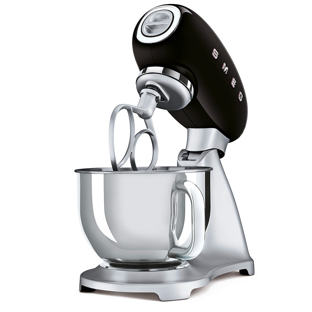 Máy trộn bột SMEG SMF02BLEU màu đen