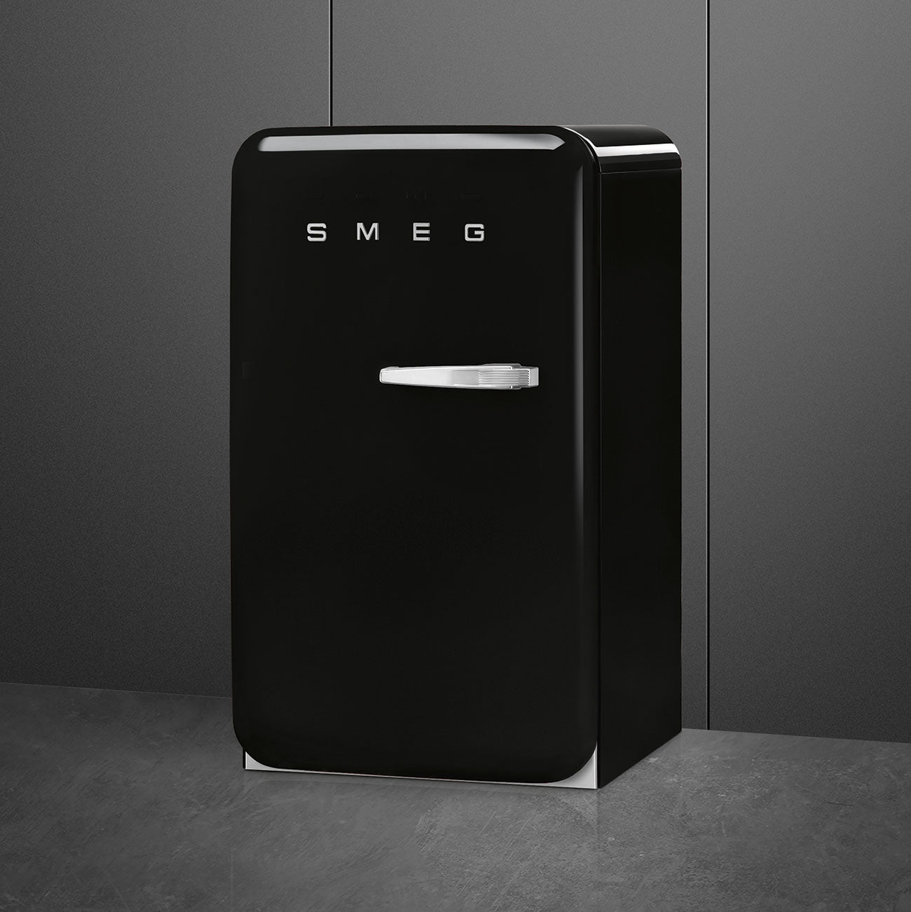 Tủ mát SMEG FAB10HLBL5 màu đen cánh trái