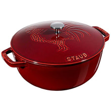 Staub – Nồi Gang Tròn Nắp Có Hình Gà Màu Đỏ Lựu – 24cm (B)