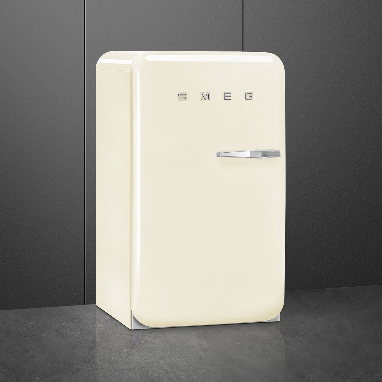 Tủ lạnh mini một cửa SMEG FAB10LCR5 màu kem cánh trái