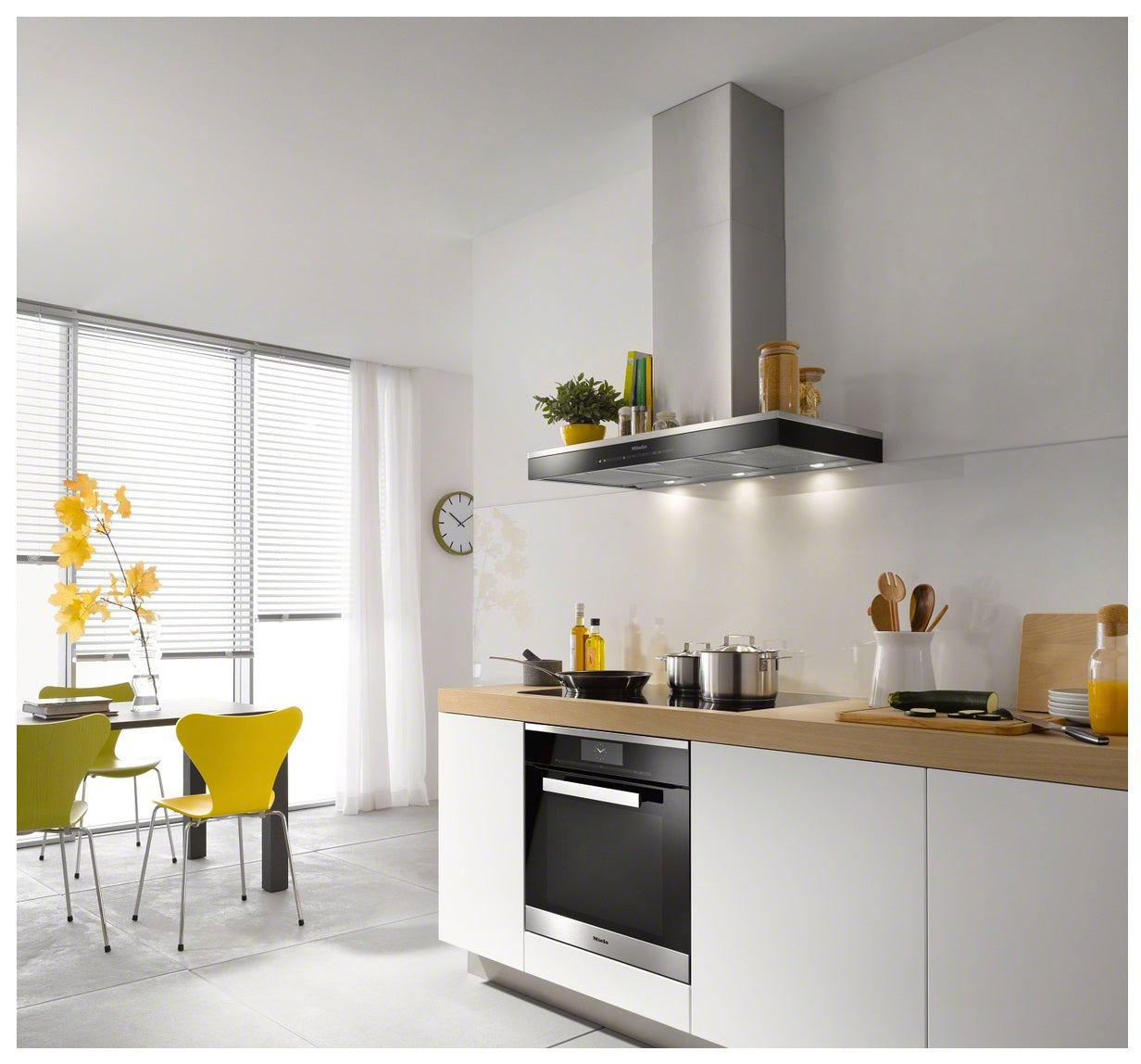 Máy hút mùi treo tường MIELE DA6690W