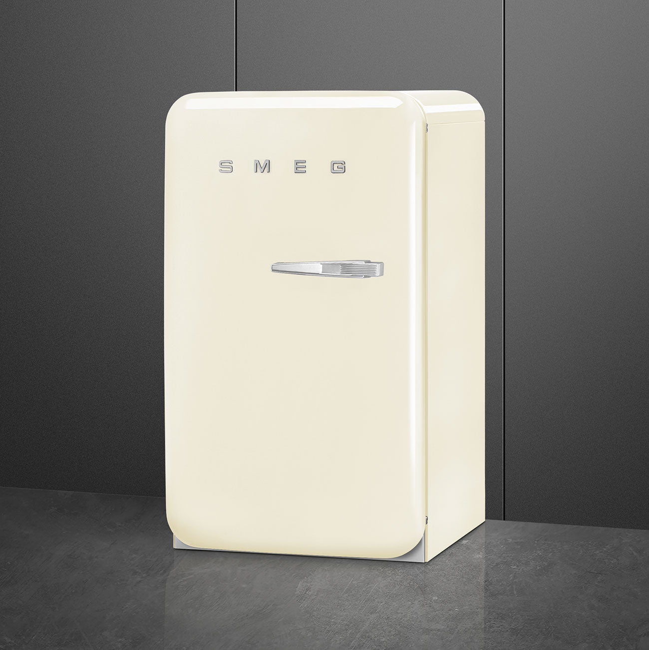 Tủ lạnh mini một cửa SMEG FAB10LCR5 màu kem cánh trái