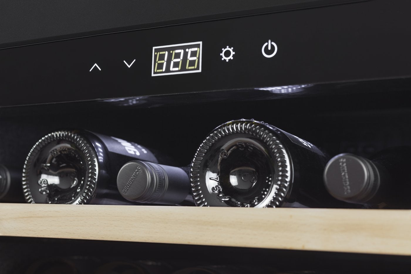 Tủ rượu âm tủ CASO WineSafe 18 EB Black