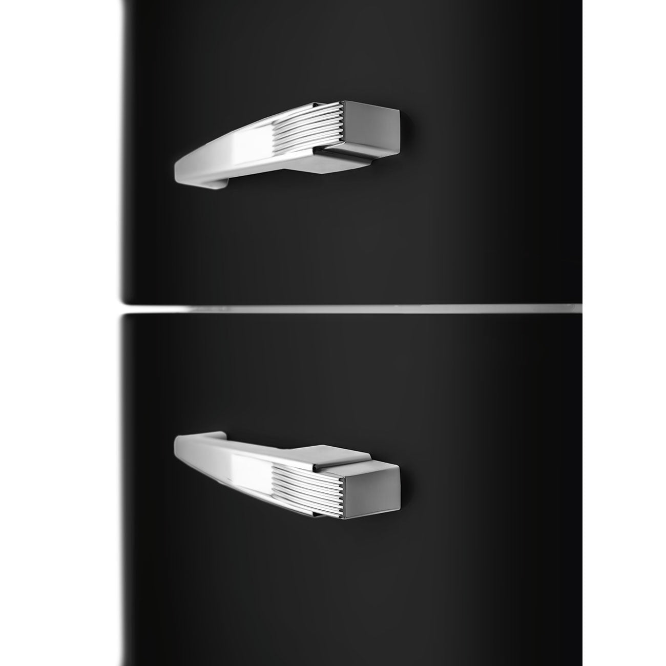 Tủ lạnh 2 ngăn SMEG FAB32LBL5 màu đen cánh trái