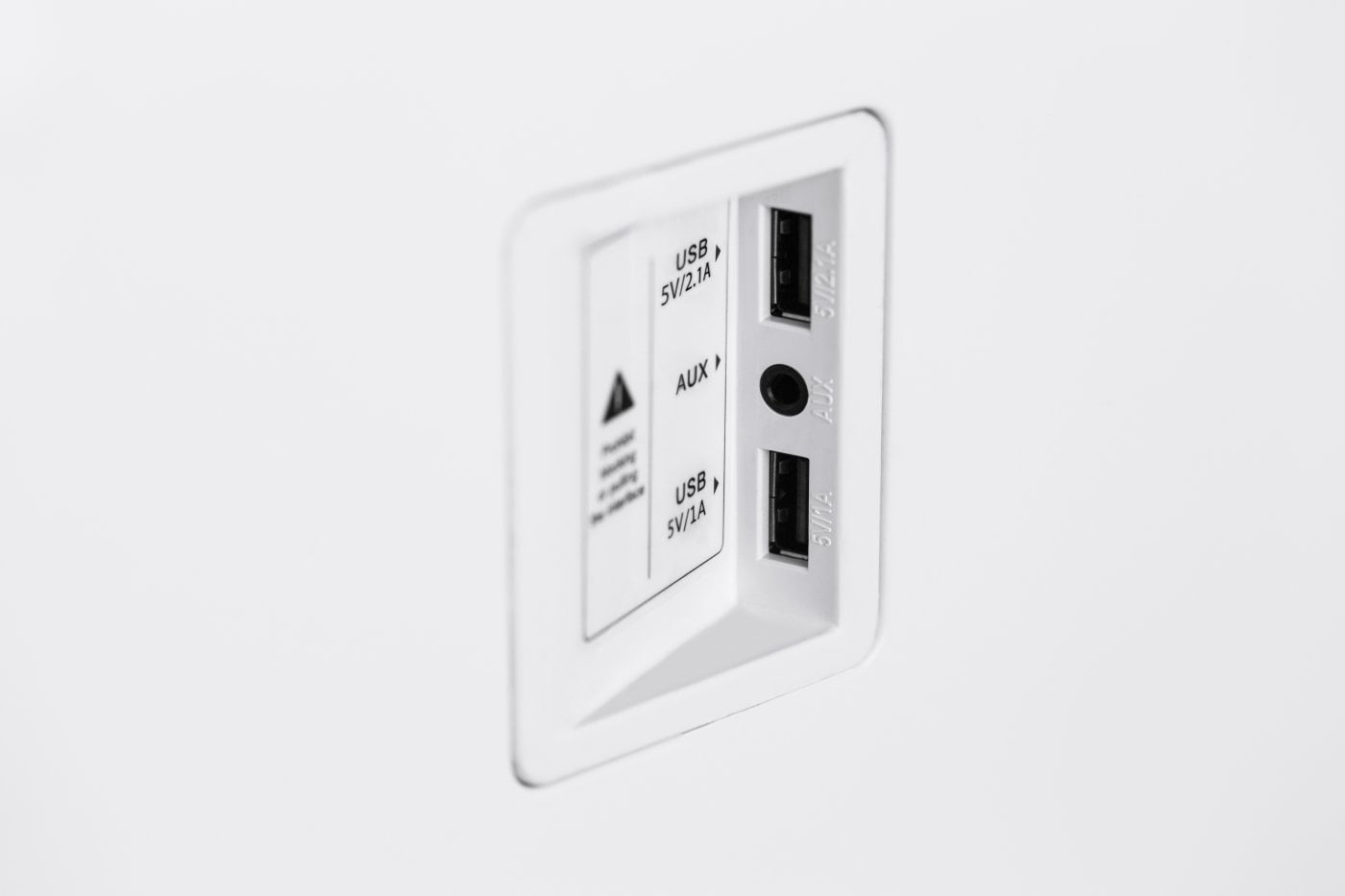 Bàn tích hợp bộ nhạc và tủ lạnh CASO Sound & Cool