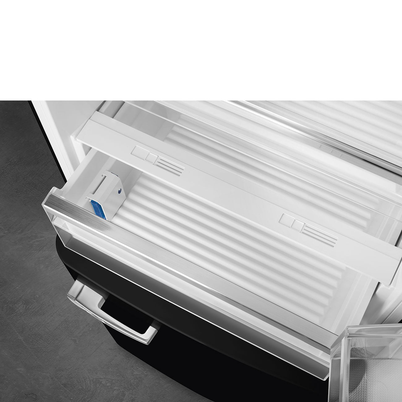 Tủ lạnh 2 ngăn đỉnh dưới SMEG FAB38RBL5 màu đen cánh phải