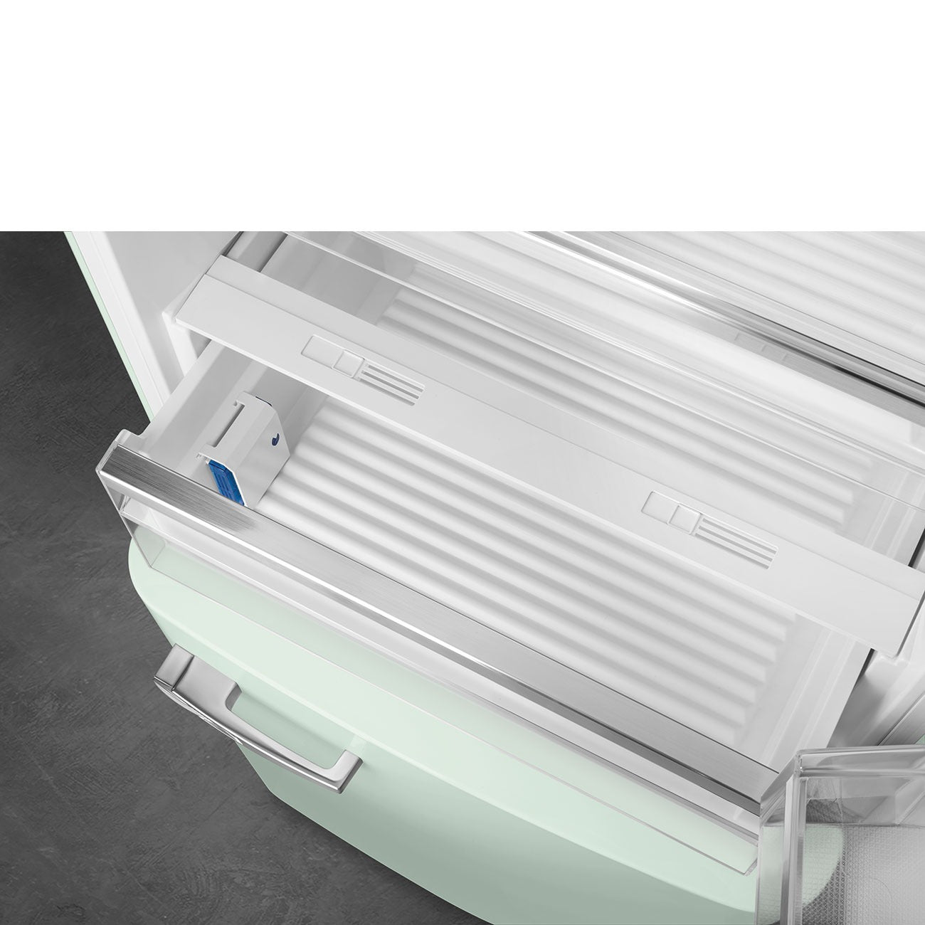 Tủ lạnh 2 ngăn đỉnh dưới SMEG FAB38RPG5 màu xanh pastel cánh phải
